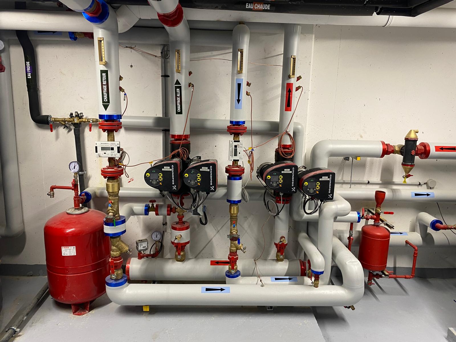Collecteurs et circulateurs Grundfos — chauffage et ECS