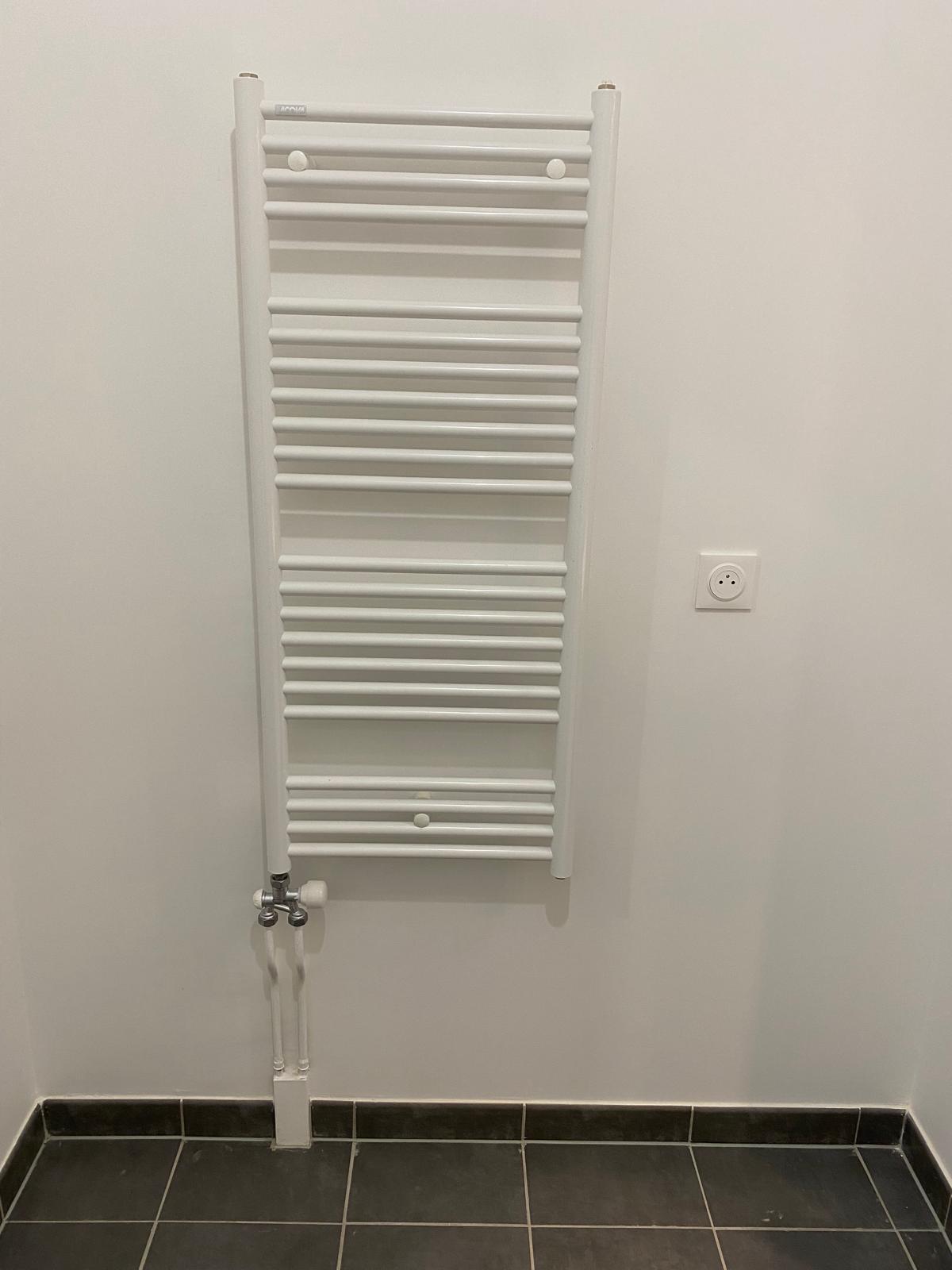 Sèche-serviettes Acova raccordé — plomberie salle de bain