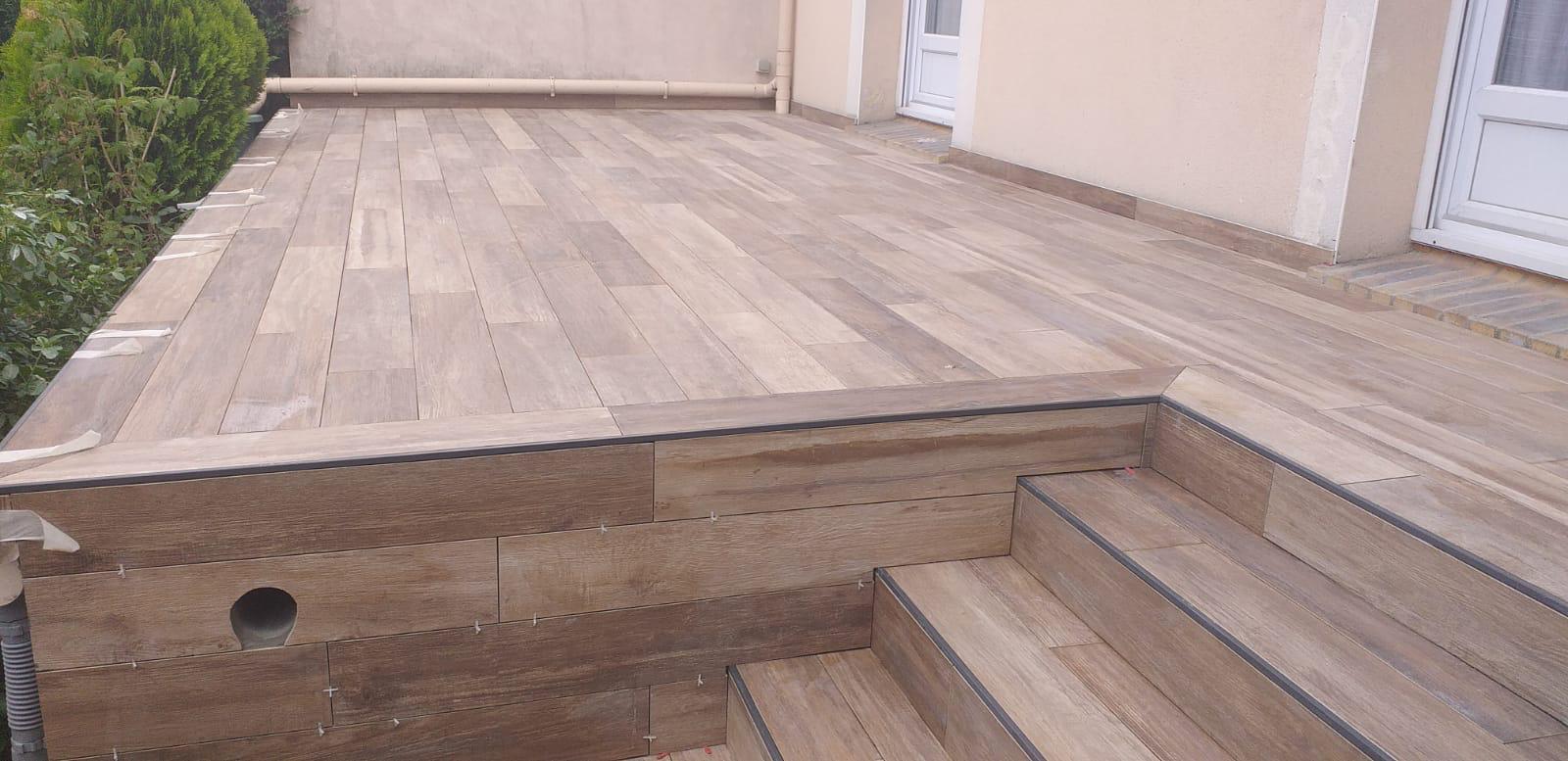 Terrasse en carrelage imitation bois — Essonne