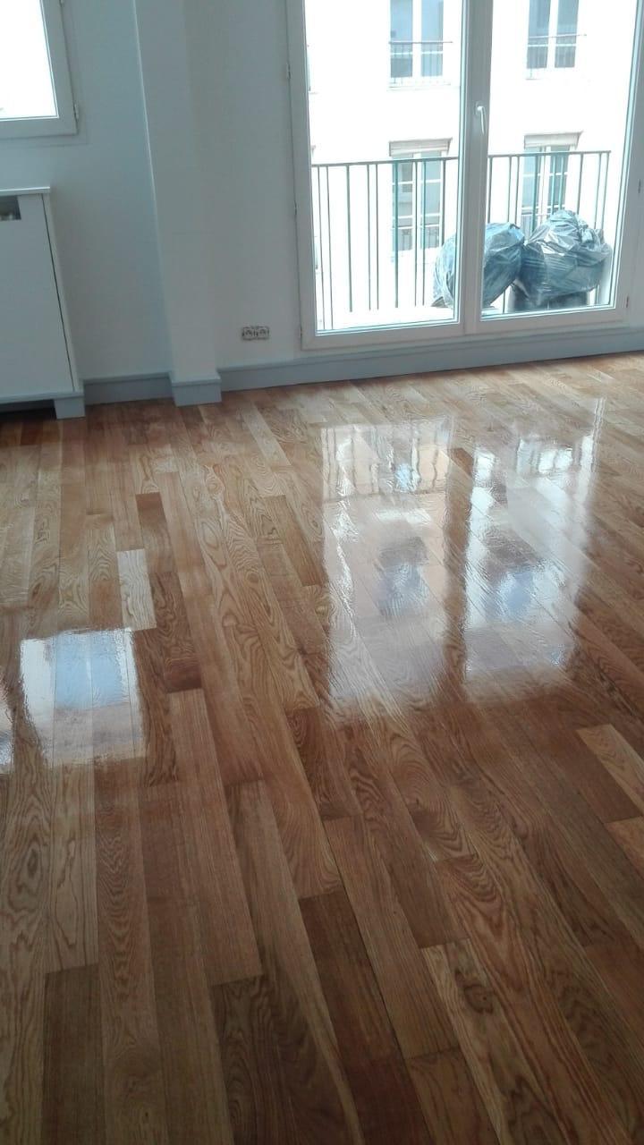 Parquet massif poncé et vitrifié — appartement parisien