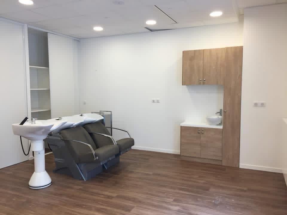 Rénovation d'un espace coiffure avec sol vinyle