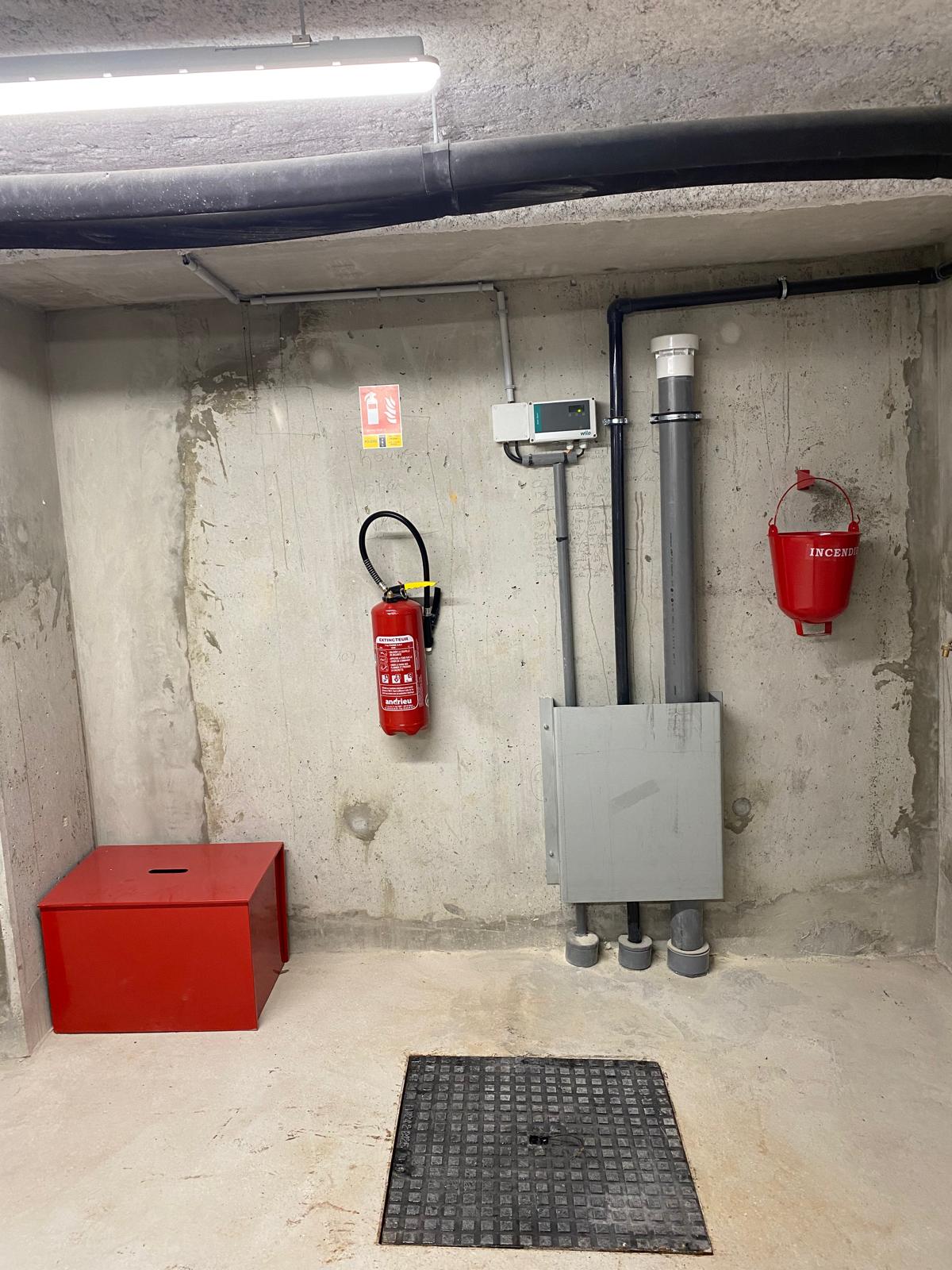 Local technique sécurité incendie en sous-sol d'immeuble